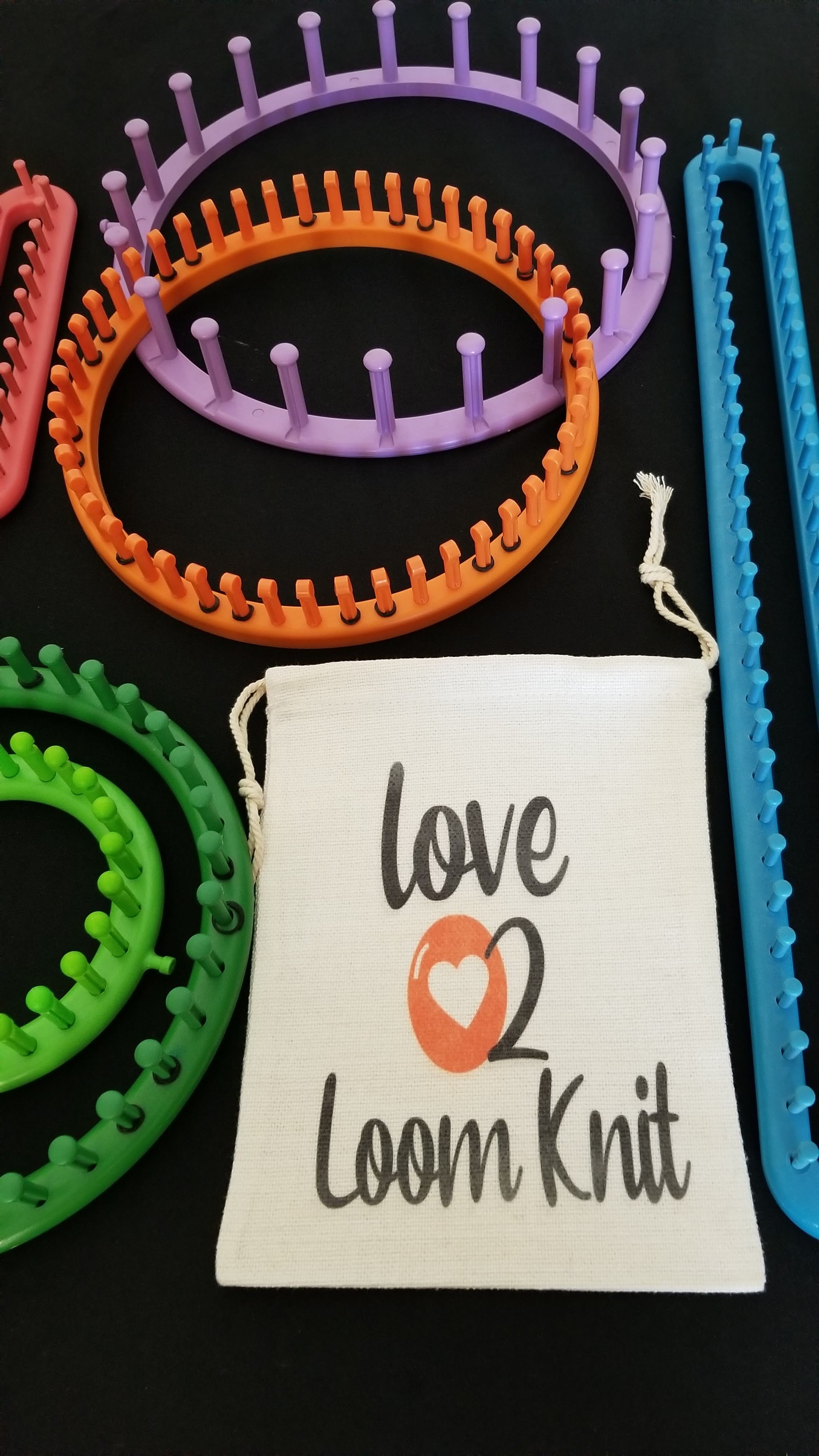 various sizes of looms used for loom knitting.